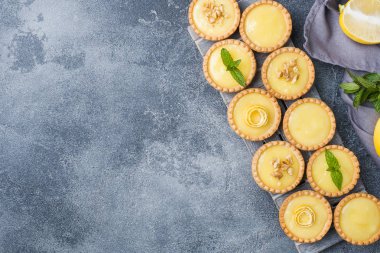 Tartlets taze limon ve nane ile ev yapımı limon lor kopya boşluk bırakır