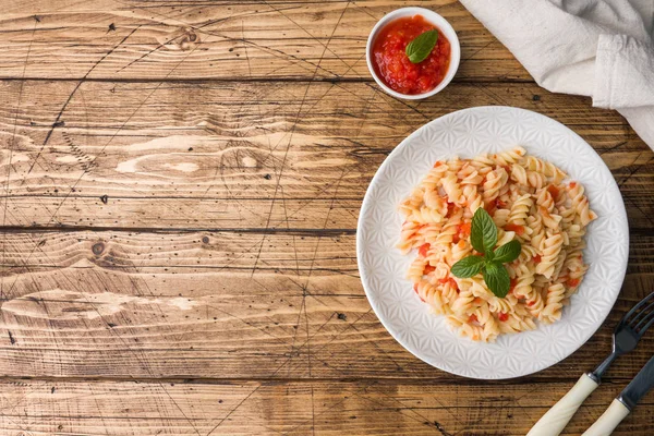 Pastas Espiral Mezcladas Con Tomates Cherry Salsa Tomate Plato Copiar — Foto de Stock