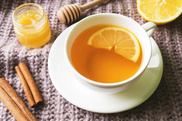 Tasse Tee Mit Zitrone Und Plätzchen Honig Und Zimtstangen Sternanis — Stockfoto