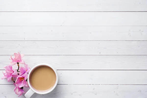 San Valentín Concepto Desayuno Una Taza Café Una Mesa Blanca — Foto de Stock