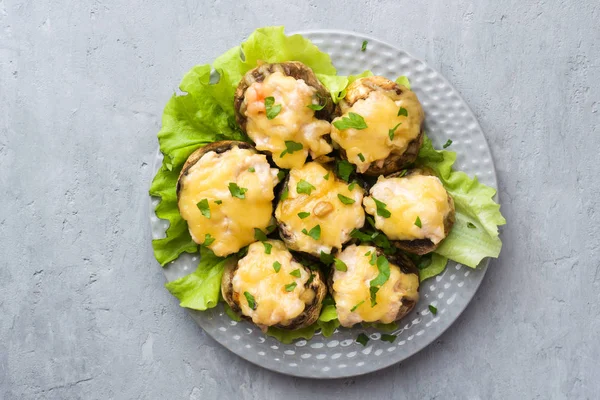 Champignon Champinjoner Fyllda Med Ost Kyckling Och Örter Bakas Ugn — Stockfoto