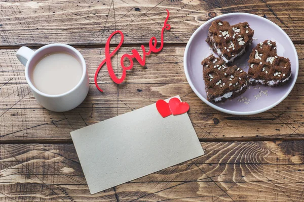 Conceito Dia Dos Namorados Xícara Café Biscoitos Uma Mesa Madeira — Fotografia de Stock