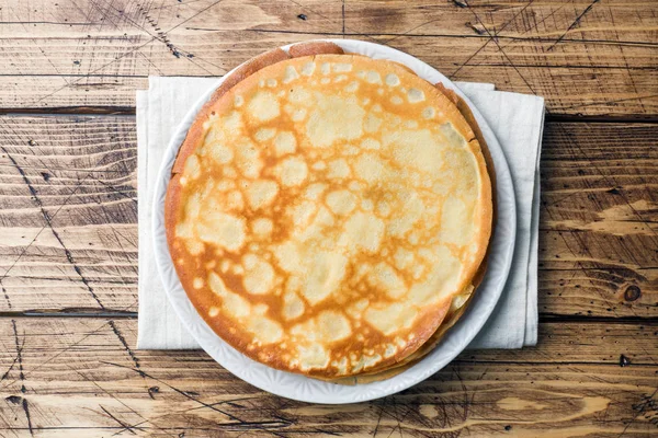 Tunna Pannkakor Tallrik Trä Bakgrund Kopiera Utrymme — Stockfoto