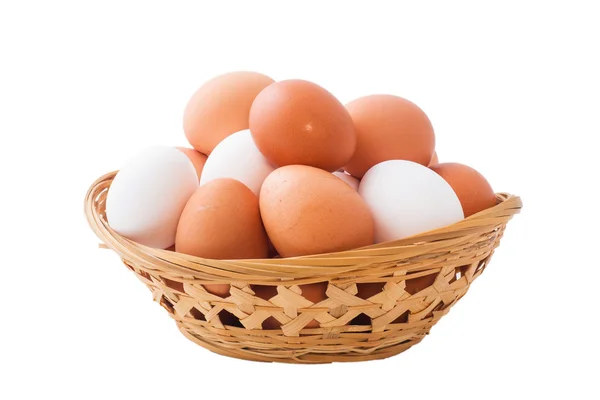 Ovos Galinha Cesta Fundo Branco Isolado — Fotografia de Stock