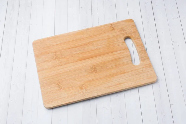 Empty wooden cutting board on a white background Copy space — Stock Photo, Image