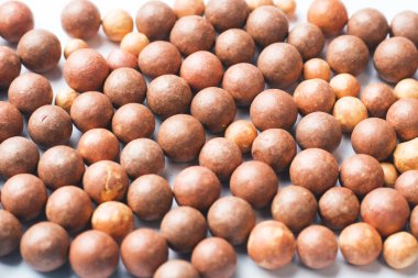 Açık renkli yakın çekim topları kızarır. Seçici odak.