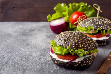 Süzme peynir krema ve sebze ile Vejetaryen Burger. Kopyalama alanı