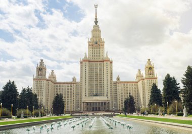 Moskova, Rusya - 03 Mayıs 2019: Lomonosov Devlet Üniversitesi, Moskova'da ikonik bina ve gezi, Mgu