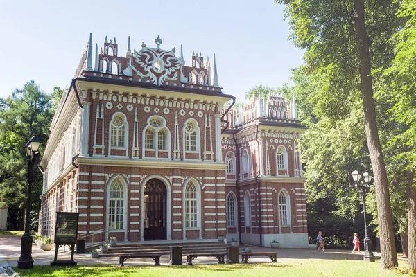 Moskwa, Rusia - 17 Juli 2019: Penampakan Moskwa. Istana Grand Tsaritsyn. Tsaritsyno adalah sebuah museum istana dan cagar alam taman di Moskwa Rusia . — Stok Foto