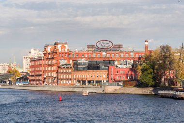 Moskova, Rusya - 13 Ekim 2018: Çikolata fabrikasının görünümü Kırmızı Ekim