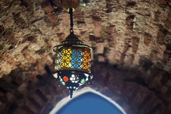 Vintage antique lamp on the brick wall of the fortress. — Stock Photo, Image