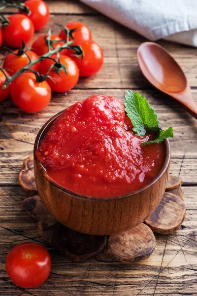 Tomatoes Own Juice Tomato Paste Wooden Bowl Fresh Tomatoes Rustic — Stock Photo, Image
