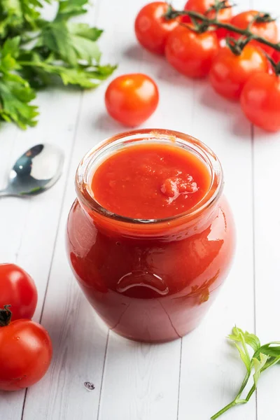 Tomatoes Own Juice Tomato Paste Glass Jar Fresh Tomatoes White — Stock Photo, Image