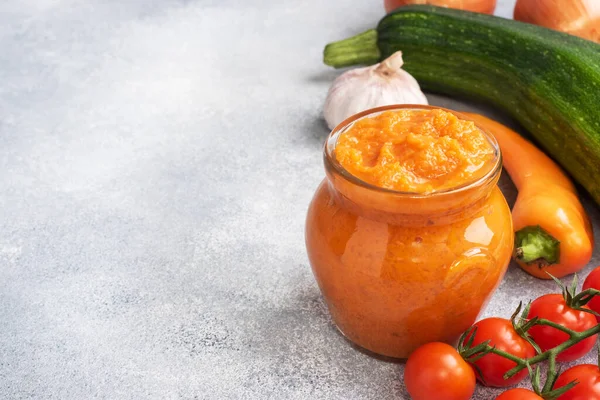 Caviar Maison Base Tomates Courgettes Oignons Dans Bocal Verre Sur — Photo