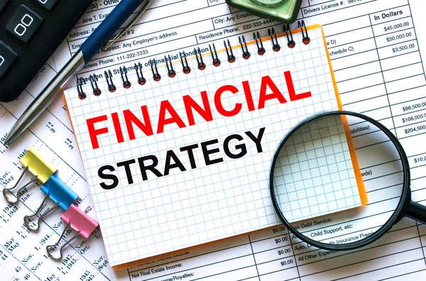 Text Financial Strategy Notepad Calculator Clips Pen Financial Report Business — Stock Photo, Image