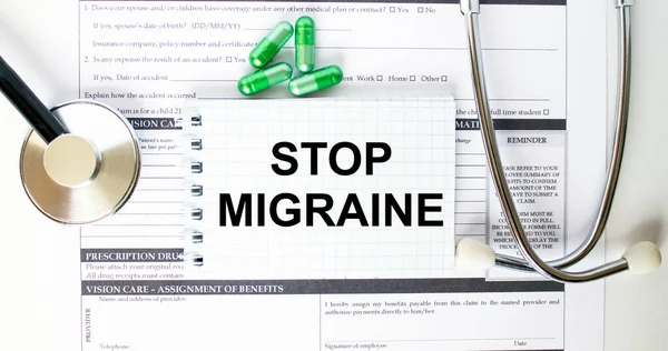 Defterine Fonendoskoplu Yeşil Haplı Migreni Durdur Mesajı Yaz Tıbbi Konzept — Stok fotoğraf