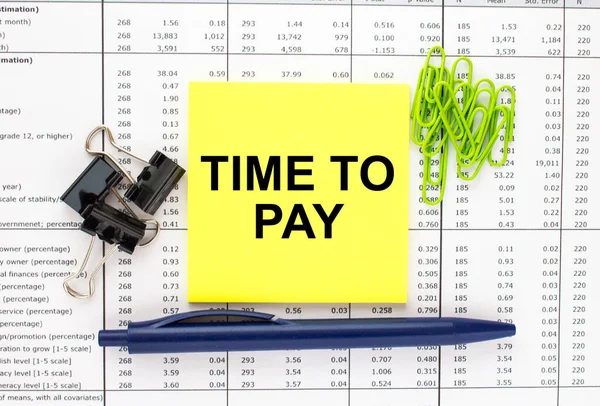 Text Time Pay Auf Finanztischen Mit Stift Und Büroklammern Geschäfts — Stockfoto