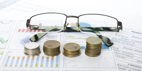 Monete Bicchieri Sui Documenti Concetto Finanziario — Foto Stock