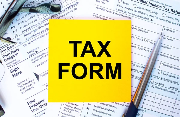 Steuerfüllendes Konzept Text Tax Formular Auf Notizpapier Mit Dem Irs — Stockfoto