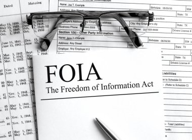 FOIA yazılı kağıt Masadaki Bilgi Özgürlüğü Yasası