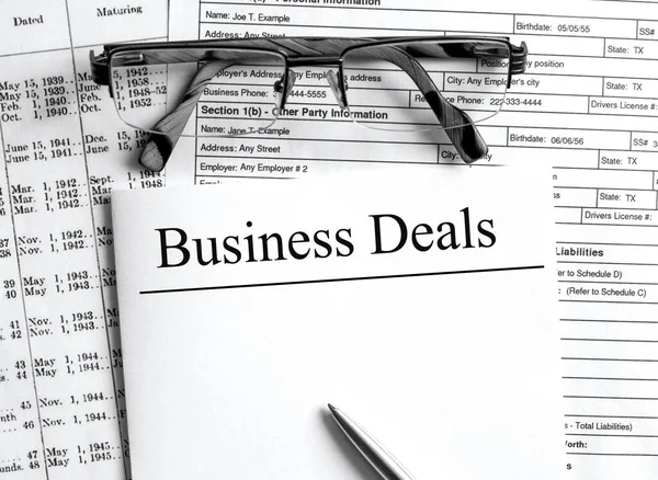 Papel Com Texto Business Deals Financial Tables Glasses — Fotografia de Stock