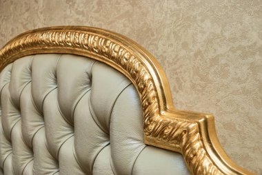 Klasik bir yatak deri döşeme. Chesterfield stili