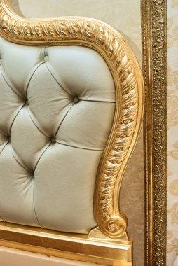 Klasik bir yatak deri döşeme. Chesterfield stili