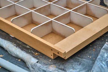 Tahta işleme. Sanayi iş. Ahşap mobilya. Ayrıntılar ahşap üretim