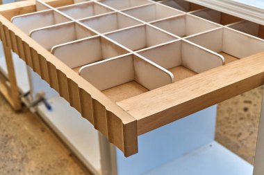 Tahta işleme. Sanayi iş. Ahşap mobilya. Ayrıntılar ahşap üretim