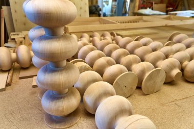 Tahta işleme. Sanayi iş. Ahşap mobilya. Ayrıntılar ahşap üretim