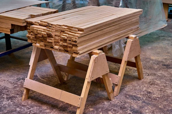 Producción Carpintería Carpintería Barras Para Pegar Paneles Madera Apilados Sobre — Foto de Stock