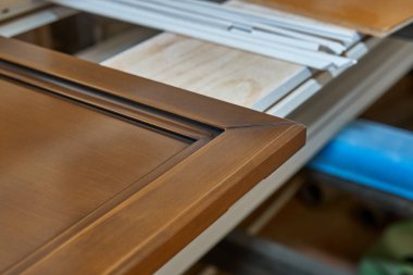 Tahta işleme. Sanayi iş. Ahşap mobilya. Çerçeve cephe mdf. Ahşap mobilya üretim süreci