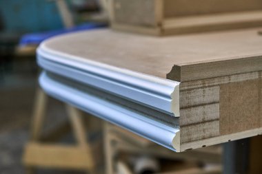 Masaüstü inşa süreci. Klasik Masaüstü. Bina masa. Ahşap mobilya üretim süreci