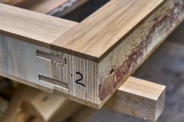 Ahşap kapı üretim süreci. Kapı çerçeve. Ağaç işleme ve marangozluk üretim. Mobilya üretimi. Yakın çekim