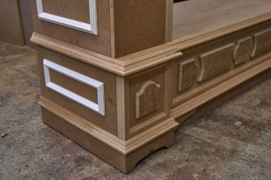 MDF dolap karkas kalıp ve dekor. Ev Kütüphane klasik tasarımı ile. Üzerinde çalışıyorum. Ahşap mobilya üretim süreci