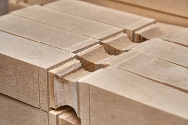 Masif ahşap masa ayakları bina süreci. Ahşap mobilya üretim süreci. Mobilya imalatı. Close