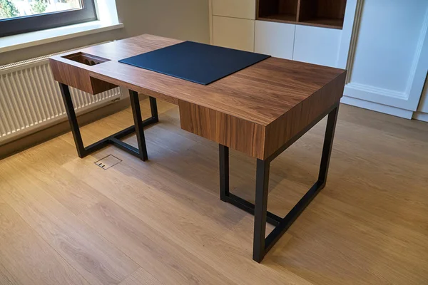 现代办公用木桌设计 — 图库照片