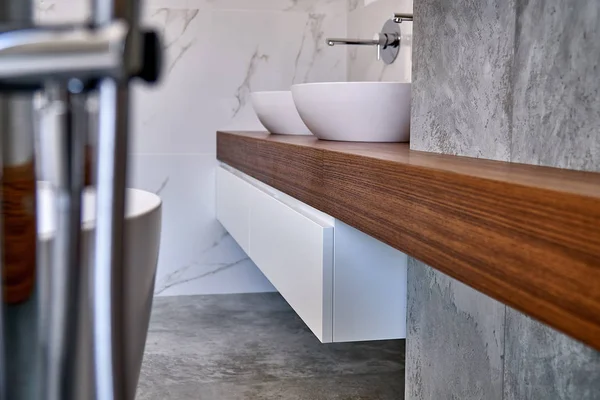 Luxury bathroom vanity. Stylish interior of modern bathroom with teak tabletop and marble walls — Stockfoto