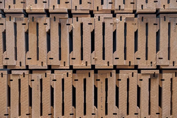 Stolarka. Proces produkcji drzwi drewnianych. Ułożone architraves drzwi. Produkcja mebli. — Zdjęcie stockowe