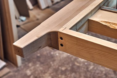 Doğrama. Ahşap başlık bina süreci. Ahşap mobilya üretim süreci. Mobilya imalatı.