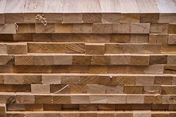 Деревянные клееные панели. Производство деревянной мебели. Производство мебели. Крупный план — стоковое фото
