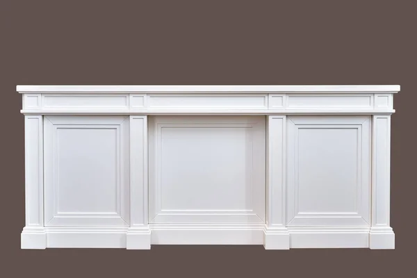 Bílé Dřevěné Klasické Psací Stůl Izolované Hnědém Pozadí — Stock fotografie