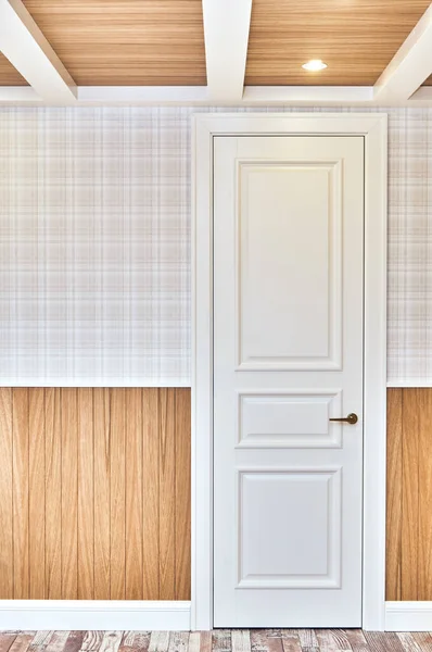 Белая Дверь Классическом Стиле Комнате Деревянными Перекладинами Стены Потолка Клетчатые — стоковое фото