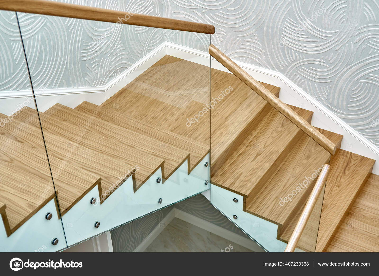 Main courante lumineuse en bois - Escaliers