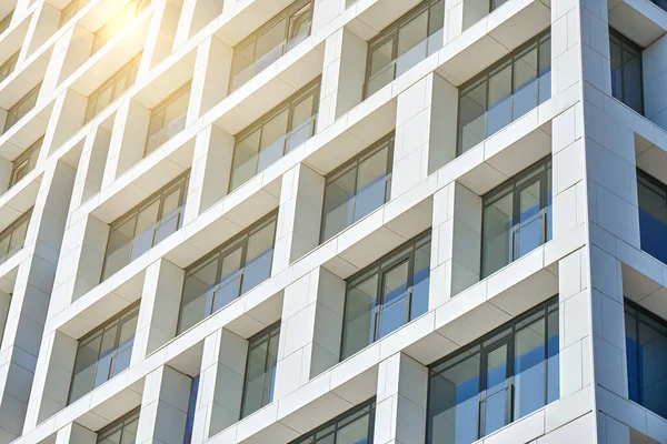 Vista Esquina Ángulo Bajo Del Moderno Edificio Varios Pisos Con — Foto de Stock