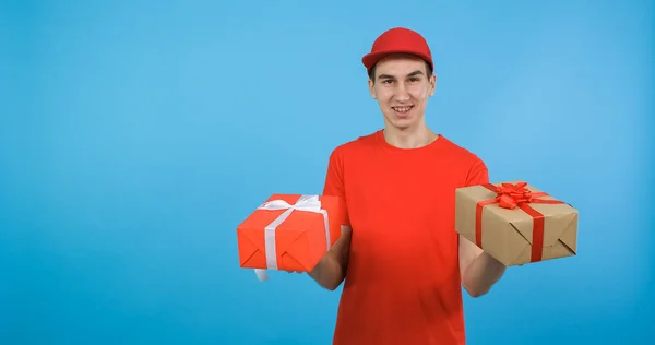 Teslimatçı yeni yıl için hediyeler getirdi..