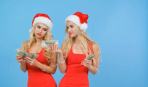 Bir kız kardeş Noel hediyesi olarak kız kardeşine para verir..