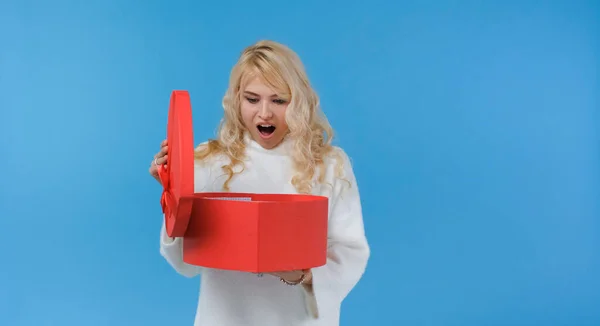 Kutudaki hediye kızı şok etti..