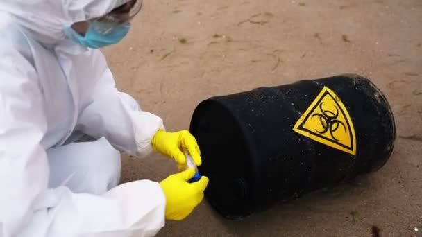 Two Scientists Take Sand Samples Barrel Bio Hazardous Contents One — Αρχείο Βίντεο