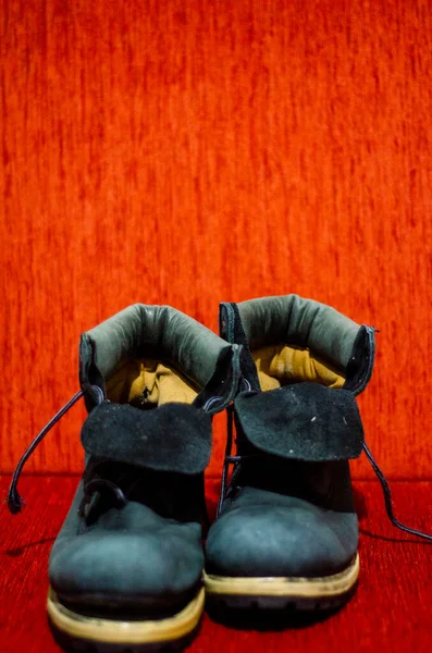 Eski, yırtık pırtık Mavi Çizmeler, Eski, Kirli